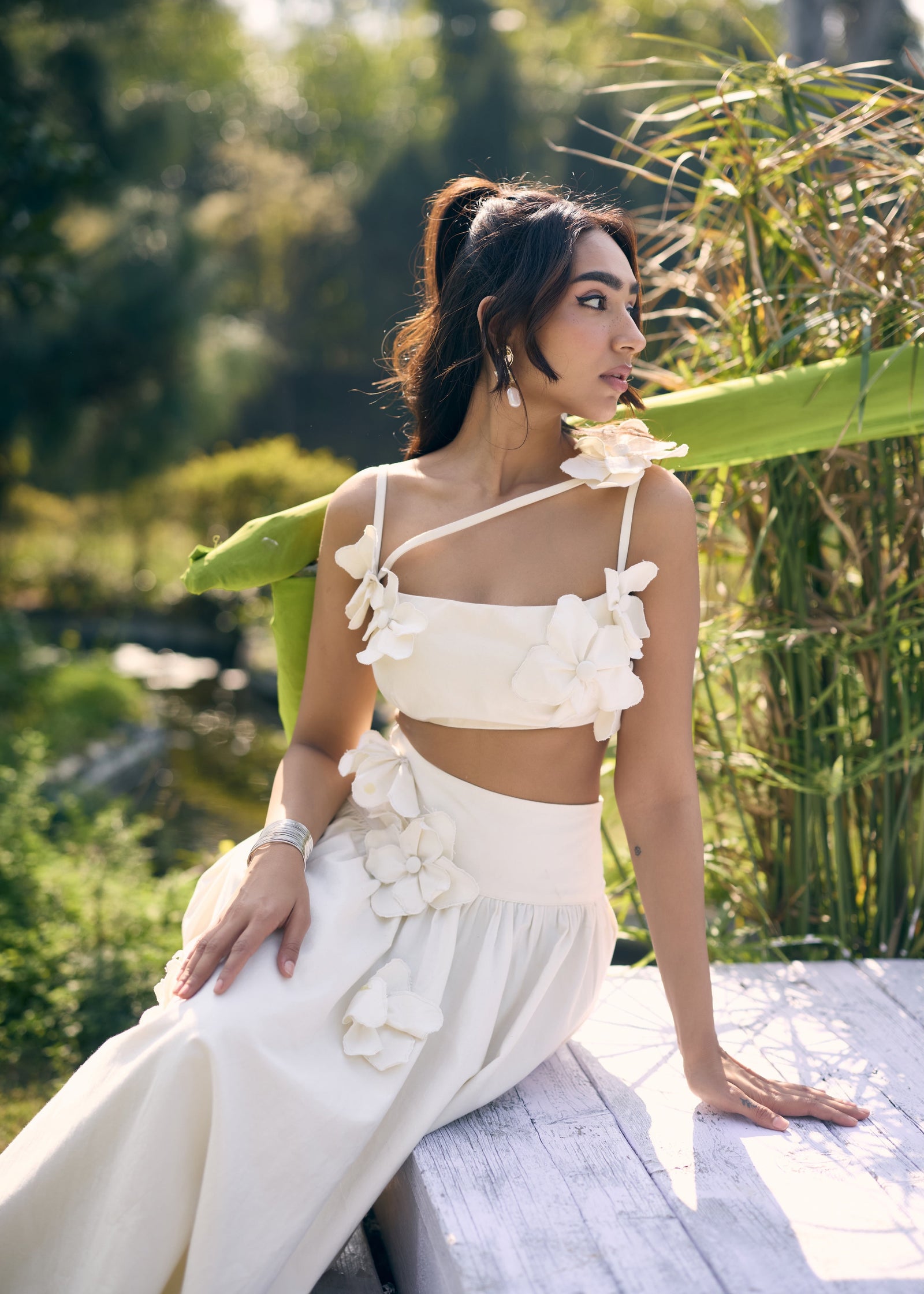 Sharla White 3D Flowers Crop Top – Lea Clothing Co.