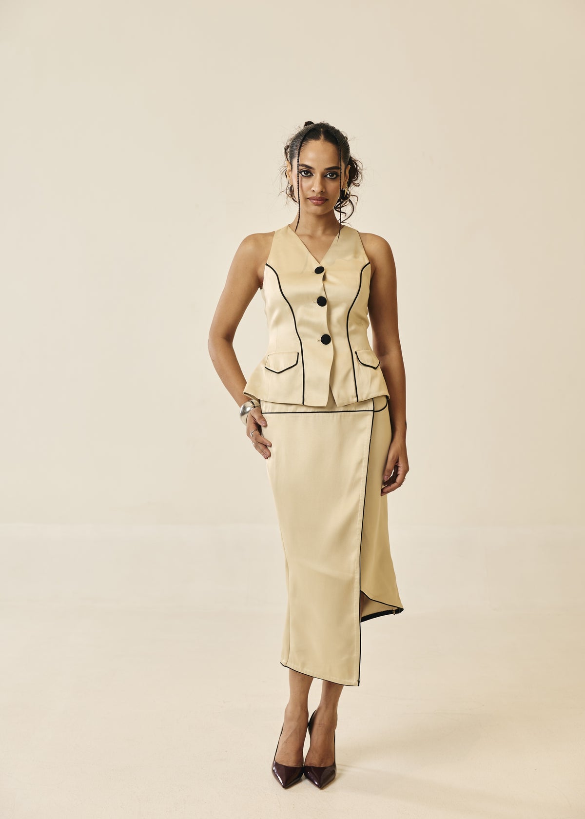 Genevieve Tan Contrast Piping Vest Top