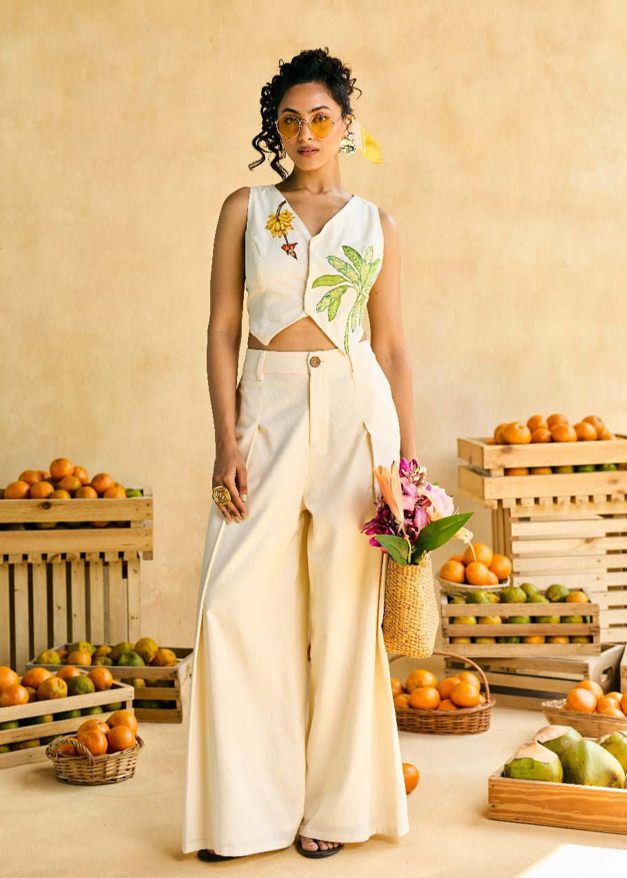 Safed Aangan Pleated Trousers