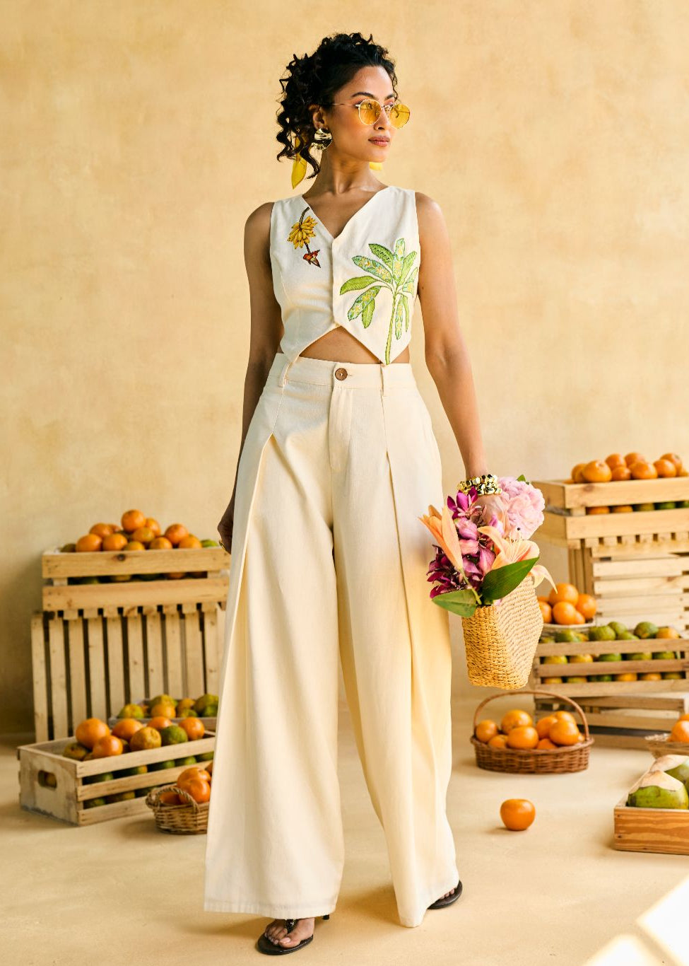 Safed Aangan Pleated Trousers