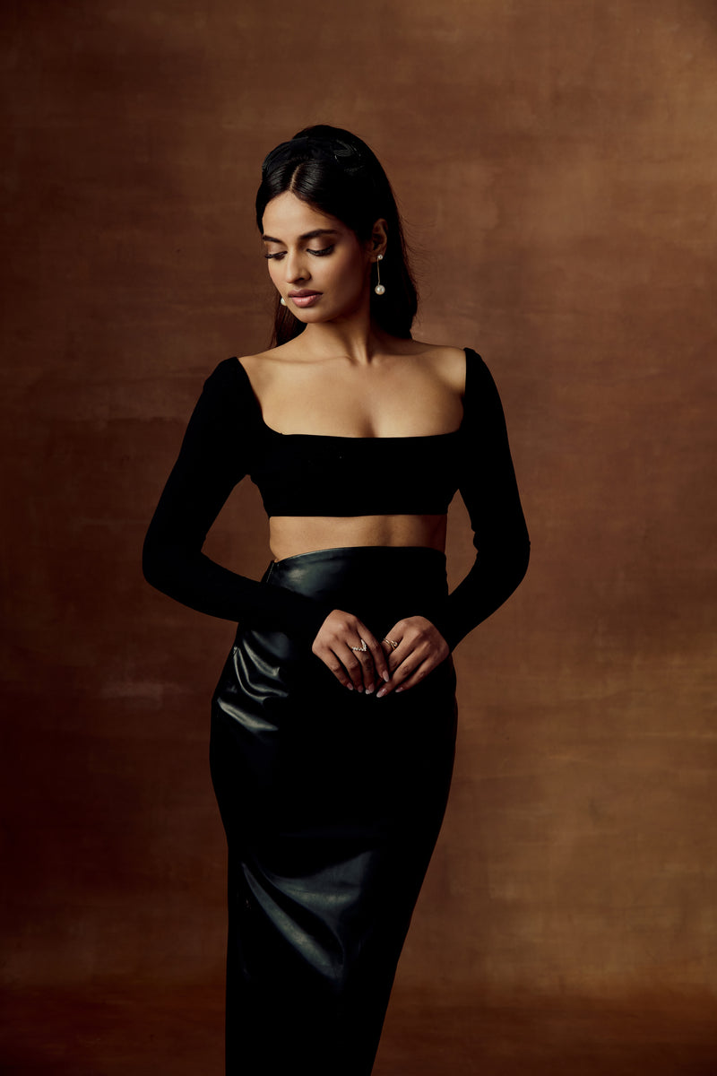 Aislinn Black Pearl Detailing Crop Top